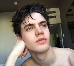 童颜的仙气男模Edward Bayer，他居然还是大学里的班长！