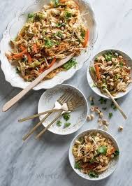 Pad Thai Au Poulet On Fond Pour Le Pad Thai Elle A Table Recette Pad Thai Pad Thai Recette Pad Thai