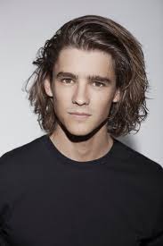Brenton Thwaites será Robin en Titans de DC