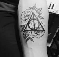 Tattoo Tatuagem Hp Harry Potter Reliquias Da Morte Deathey Hallows Tumblr Masculino Feminino Male Female Hand Tattoos Small Hand Tattoos Tattoos