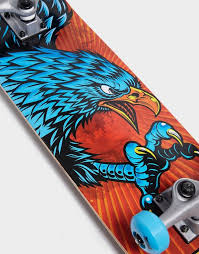 Jul 22, 2021 · many kids also started picking up skateboarding when the first installment of the popular video game series, tony hawk's pro skater, was released in 1999. Tony Hawk Signature Series Diving Hawk Skateboard Mehrfarbig Jd Sports