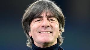 Der 1960 in schönau im schwarzwald geborene fußballtrainer joachim „jogi löw trainiert seit dem jahr 2006 die deutsche fußballnationalmannschaft. Low Darf Bleiben Der Dfb Verpasst Eine Chance Sport Nordbayern De