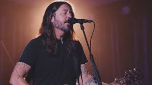 This and that there's got to be more to this than that because i need more yeah, i need more than just waiting on a war #foofighters #waitingonawar #medicineatmidnight. Foo Fighters Perform Waiting On A War On Corden