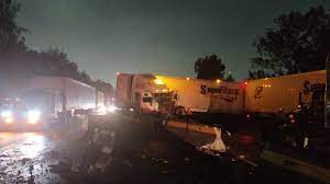 #accidenteenla57 espectacular accidente protagonizaron al menos 6 vehículos entre ellos un autobus de pasajeros en la autopista mexico querétaro a la. Tras Accidente Cierran Carretera Mexico Queretaro