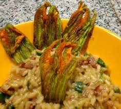 A questo punto possiamo incorporare anche la rucola. Risotto Con Lo Speck Le Zucchine Novelle E I Loro Fiori Il Blog Di Petardo