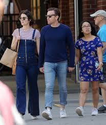 Laurie is winstead's first child; Mary Elizabeth Winstead And Ewan Mcgregor Out In New York 06 04 2019 Selebs Of World
