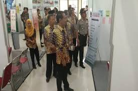 Meskipun sobat berada diluar daerah sobat bisa mengakses lowongan ini baik dikota maupun pelosok daerah. Cari Kerja Job Fair Sragen Tawarkan 7 000 Lowongan
