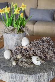 Gedecktes Oster Arrangement Fur Tisch Und Sideboard Osterdeko Osterdeko Basteln Osterideen