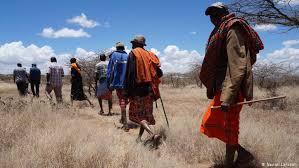 Kenia.21 the mountain's name was accepted, pars pro toto, as the name of the country. Massai In Kenia Konflikte Entscharfen Durch Bessere Landnutzung Global Ideas Dw 01 06 2019