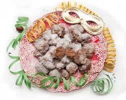 Oggi vi propongo delle frittelle di farina di castagne (o farina dolce)… perché a carnevale ogni fritto vale! Frittelle Di Farina Di Castagne Ideericette