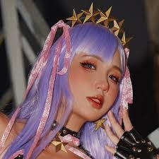 Jeanne Archer's Instagram, Twitter & Facebook