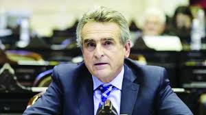 El ministro de defensa se alegró porque se pudo volver a llamar a elecciones y ganó el gobierno que fue elegido democráticamente y señaló sobre todo lo sucedido que se tiene que rendir cuentas ante la justicia. El Ministro Agustin Rossi Supervisara Tareas Del Personal Militar En Concordia El Heraldo Edicion Digital