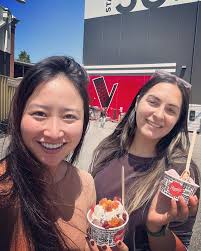 Friends, 🎻 and 🌻 make this life a very, very exceptional one. Happy  Season Finale, @nbcthevoice!!! #khakitheband #momsdayout