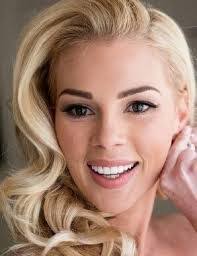 Ashley Rizzo's Instagram, Twitter & Facebook