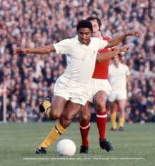 Mikel arteta's arsenal face benfica in the return leg of their europa league round of 32 clash on thursday evening. Arsenal 6 Benfica 2 In Aug 1971 At Highbury Eusebio Escapes George Graham In A Very Compet Melhores Jogadores De Futebol Sport Lisboa E Benfica Meias Amarelas