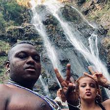 Djonga e Malu, Djonga rapper, cachoeira, casal, camping | Casal tumblr  fotos, Fotos fofas de casais, Musicas trechos de