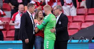 His teammates and finnish players nearby quickly signalled to english referee anthony. The Despair Of Christian Eriksen S Wife And The Gesture Of The Danish Footballers At The Time Of Greatest Tension Archysport