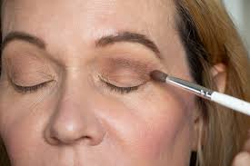Step By Step Hooded Eye Makeup Tutorial That S Perfect For Women Over 40 Hooded Eye Makeup Hooded Eye Makeup Tutorial Eyeshadow For Hooded Eyes