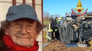 Terribile schianto tra un furgone di Amazon e un'auto, c'è una vittima