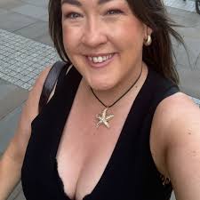 Looking for someone to construct/lay a driveway in a back garden.  Recommendations 🙏🏼