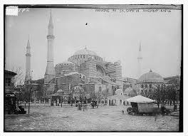 Devenue trop petite, la salle de prire initialement construite fut agrandie par trois fois pour finir par couvrir 23 000 m2 et devenir ainsi la plus grande mosque du monde aprs celle de. Ayasofya 1900 Ler Hagia Sophia Mosque Historical Evidence