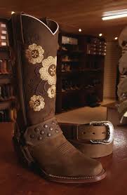 Andrea empresa de venta por catalogo, para iniciar tu propio negocio. 14 Ideas De Botas De Marca Botas De Marca Calzas Zapatos