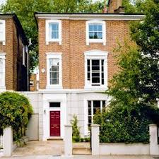 Une Maison Typique Et Romantique A Notting Hill Maison Maisons Exterieures Facade Maison