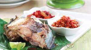 Bobara Colo Colo Ikan Kuwe Bakar Disajikan Bersama Sambal Kenari Dan Sambal Kecap Bahan 1 Ekor 800 G Ikan Bobara Kuw Ikan Bakar Resep Ikan Resep Makanan