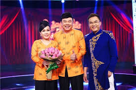 Nghệ sĩ việt hương, chí tài, bảo chung và diễn viên điện ảnh trí quang tại bảo tàng sáp việt. Viá»‡t HÆ°Æ¡ng Va Cá»' Danh Hai Chi Tai Co Tinh Báº¡n Ä'áº¹p Khong Mang Danh Lá»£i