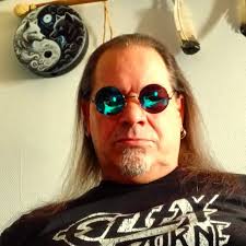 Tiens tu n'es pas avec des clients ?