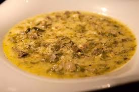 «γιατί τρώμε μαγειρίτσα το και τώρα ας πάμε στην πιο νόστιμη συνταγή για παραδοσιακή μαγειρίτσα. Pws Na Kanete Thn Teleia Mageiritsa Caruso Gr