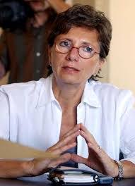 Emma Rossi's Instagram, Twitter & Facebook