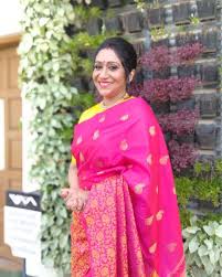 Sujatha Saree Look Kerala Aunty Singer