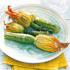 Gefullte Zucchinibluten Mit Ricotta Und Parmesan Rezept Gefullte Zucchinibluten Zucchini Bluten Ricotta