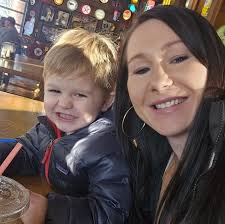 Job opportunity in Fort Wayne for stacking boxes and pallets