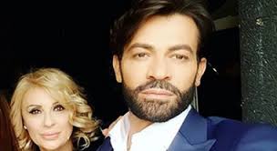 Biondo platino per cambiare, per noia. Uomini E Donne Gianni Sperti E Il Giallo Del Post Il Pubblico Vi Fara Cadere Nel Dimenticatoio Il Mattino It