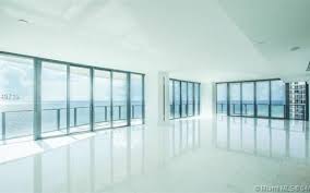 Regalia miami is a luxury miami condo located at 19575 collins avenue sunny isles beach fl these are great miami and south beach condos and complexes with waterfront, oceanfront views. Regalia Condos Apartamentos Para La Venta Alquilar Hq Realty