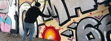 Einige leute sehen in graffitis bloß zerstörungswut, aber es geht auch anders. Plauen Will Illegale Graffiti Reduzieren Mdr De