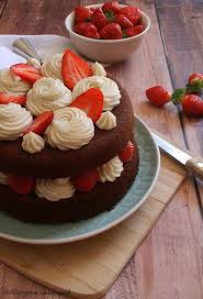 Gateau A Etages Chocolat Creme Vanillee Fraises Sans Gluten Sans Lait Sans œufs Allergique Gourmand En 2020 Gateau A Etage Chocolat Dessert Sans Gluten