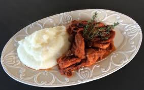 La polenta bianca è una variante tipica della cucina veneta della classica polenta bramata si ottiene da un mais bianco, dal gusto delicato che si presta particolarmente bene ad accompagnare il pesce. Moscardini E Polenta Bianca Un Classico Ma Non Troppo Ricette Quasi Perfette Bergamo