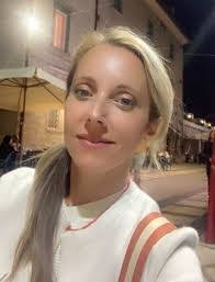 Lynn Windsor's Instagram, Twitter & Facebook