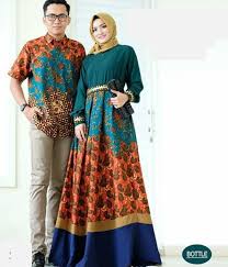 Memang harga dari gamis batik kombinasi brokat ini lebih mahal dibandingkan dengan model yang ada di atas. Model Baju Kerja Kombinasi Batik Dan Kain Polos Radea