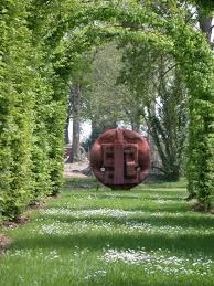 Etienne Martin La Demeure Miroir Fonte De Fer 1977 Hauteur 200cm L Athanor Parc Du Sculpteur Etienne Martin Label Jardin Art Inspiration Sculpture Art