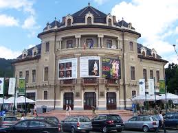 Rolurile principale au fost interpretate de actorii marga barbu în rolul titular, marcel iureș, gheorghe visu, dan condurache și dorel vișan. Teatrul Tineretului Wikipedia