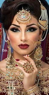 indian bridal makeup with heavy jewelry