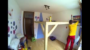 Wer ein hochbett selber baut, muss sich auch vor einem absturz sichern. Bau Eines Hochbett Bei Einer Bekannten Youtube
