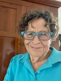 Hello! I was wondering if anyone in this group has used Ashley's Floral in  Avon Ohio??? Her portfolio looks great, but she doesn't seem to have much  of a social media presence