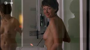 Naked Julia Koschitz in Tödliche Versuchung < ANCENSORED