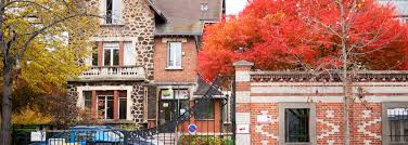 If you want to go by car, the driving distance between aubervilliers and la courneuve is 2.26 km. Le Conservatoire La Courneuve