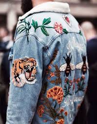 Do It Yourself Customized Jeans Erfahre Mehr Im Magazin Modestil Jacken Tuch